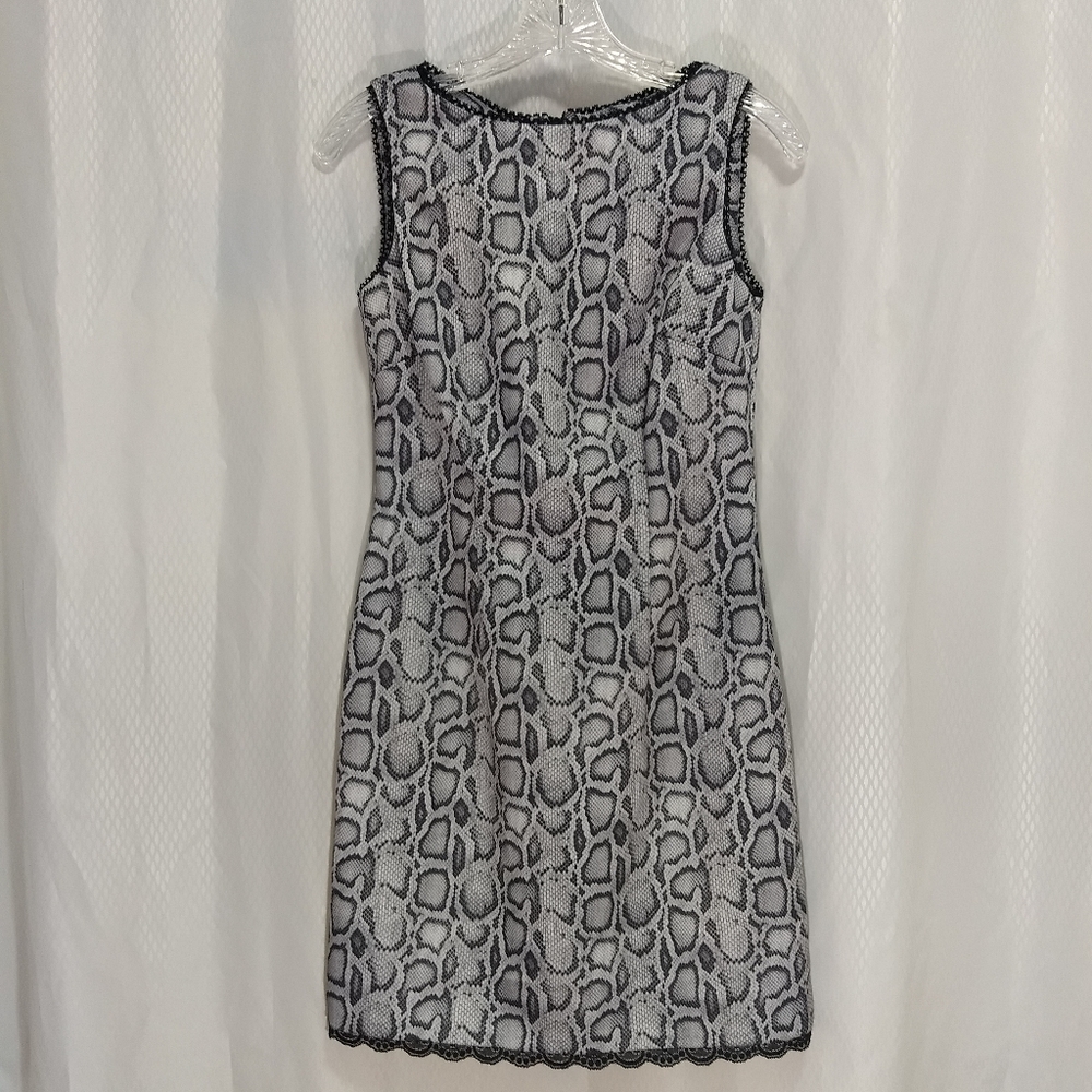 CDC Petites Sleeveless Sheath Dress, Grey/Black Reptile Print with Lace, Size 6 - Picture 2 of 10